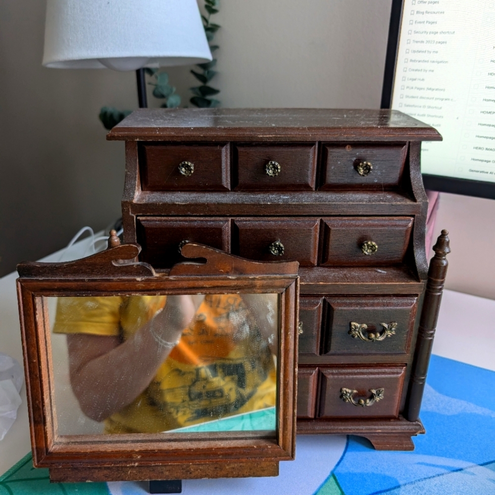 Jewelry box